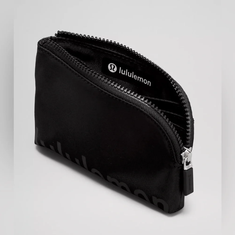 Lululemon Clippable Card Pouch in Black